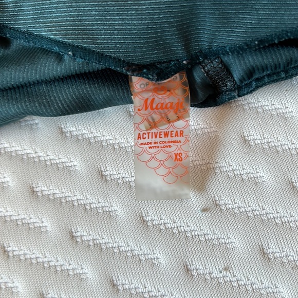 Too small - Picture 3 of 3